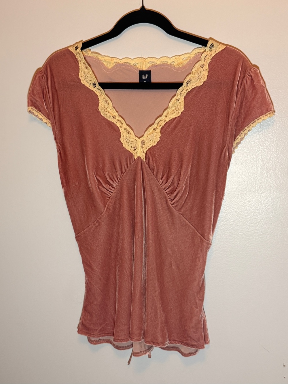 GAP VintageWomen's Dusty Rose Lace-Trim Velvet Short Sleeve Top
